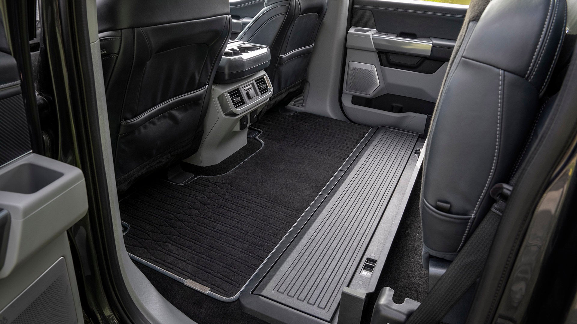 Flat load floor behind the front seats., <i>Ford</i>