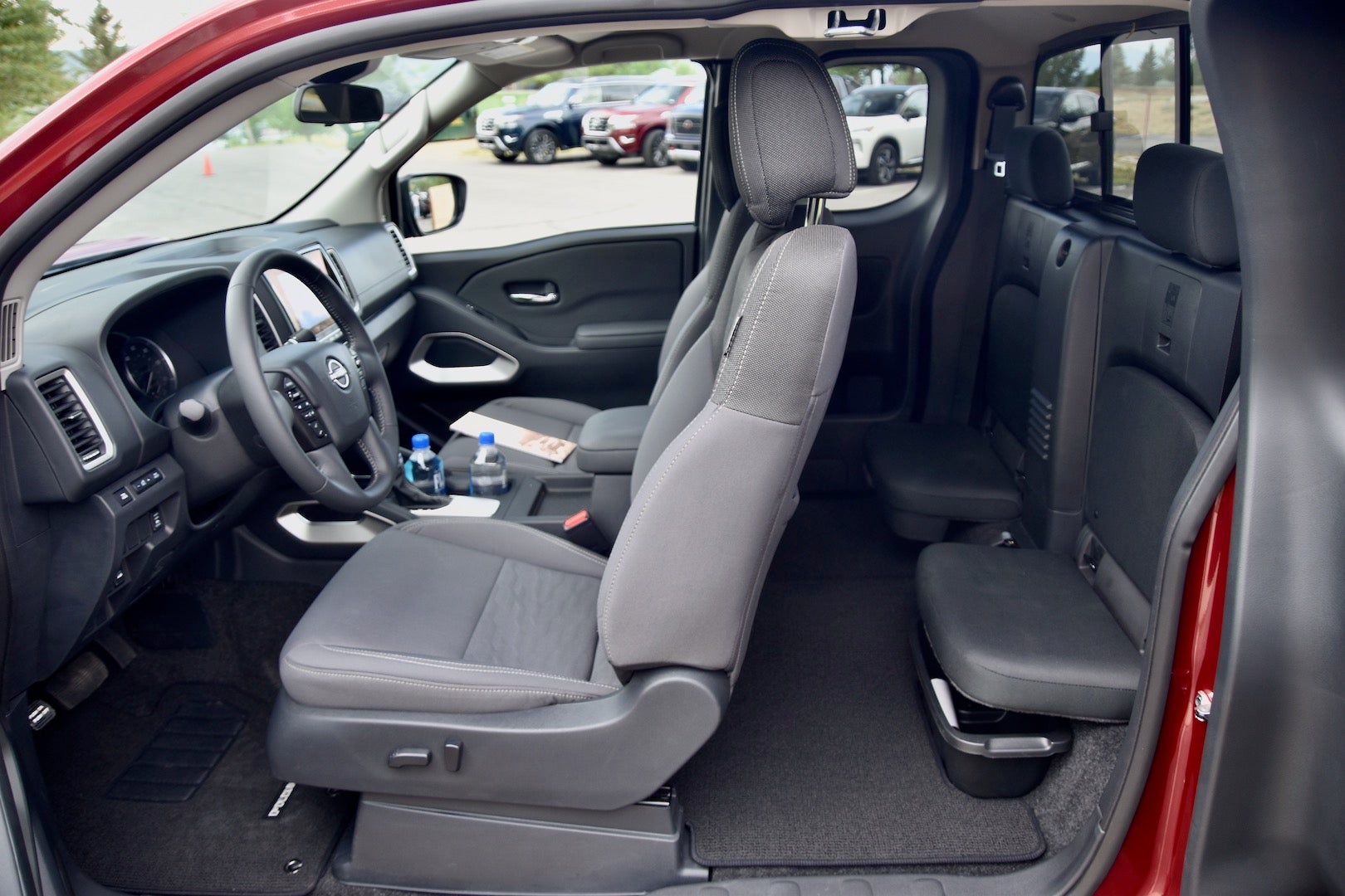 2022 Nissan Frontier SV king cab interior, <i>James Gilboy</i>