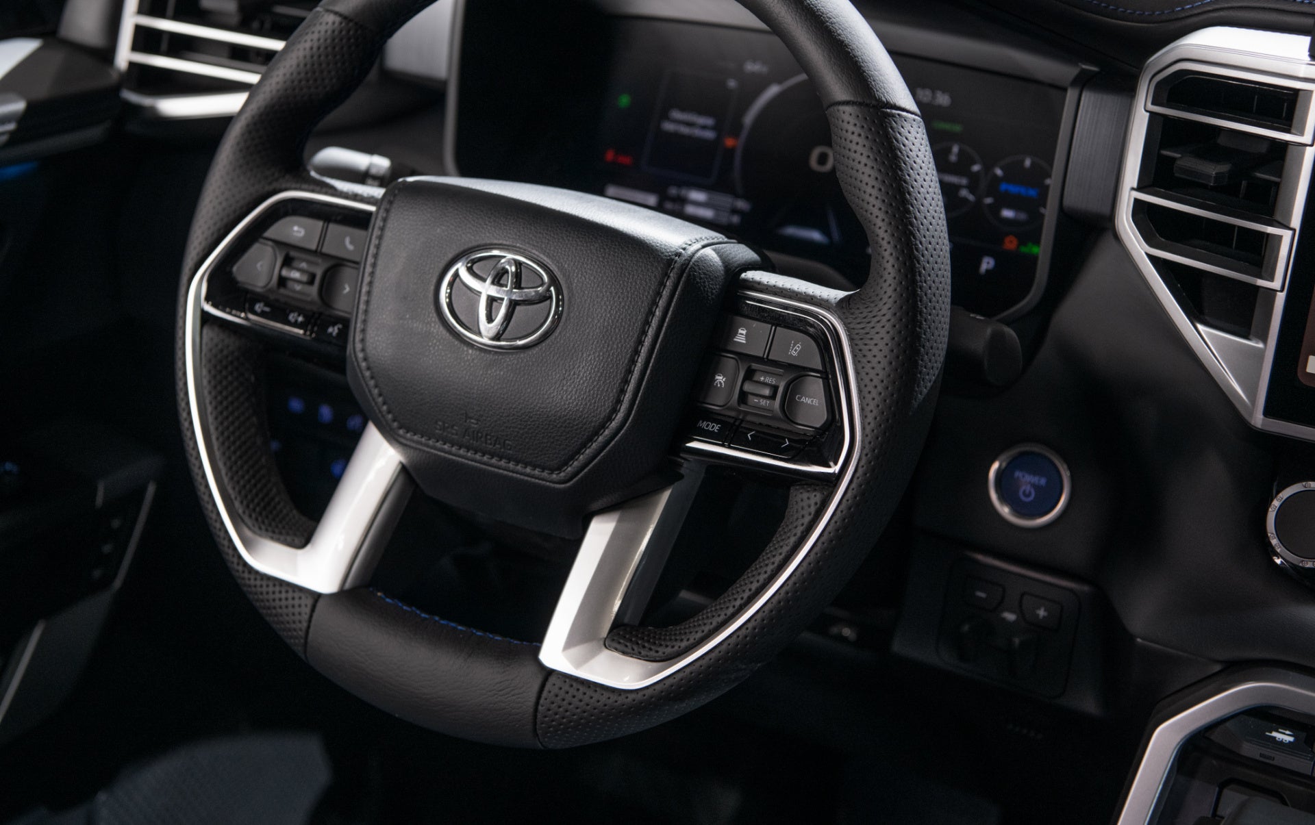 Platinum interior, <i>Toyota</i>