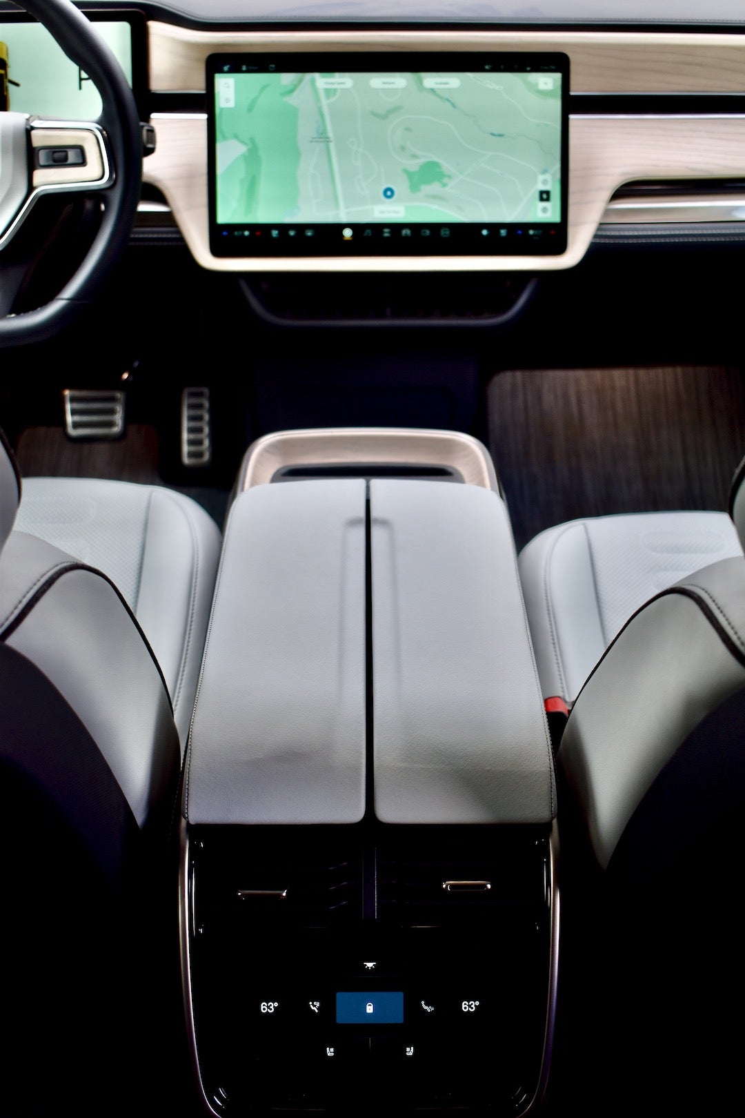 <p class="caption-title">2022 Rivian R1T Launch Edition center console and 16-inch infotainment screen</p>, <i>James Gilboy</i>