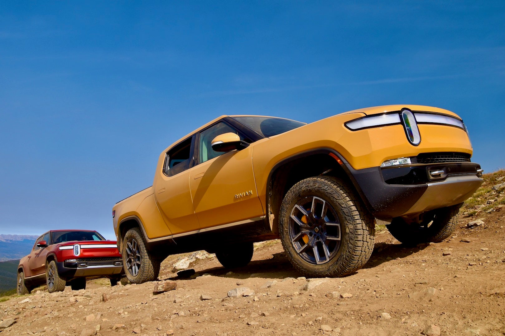 <p class="caption-title">2022 Rivian R1T Launch Editions off-roading</p>, <i>James Gilboy</i>