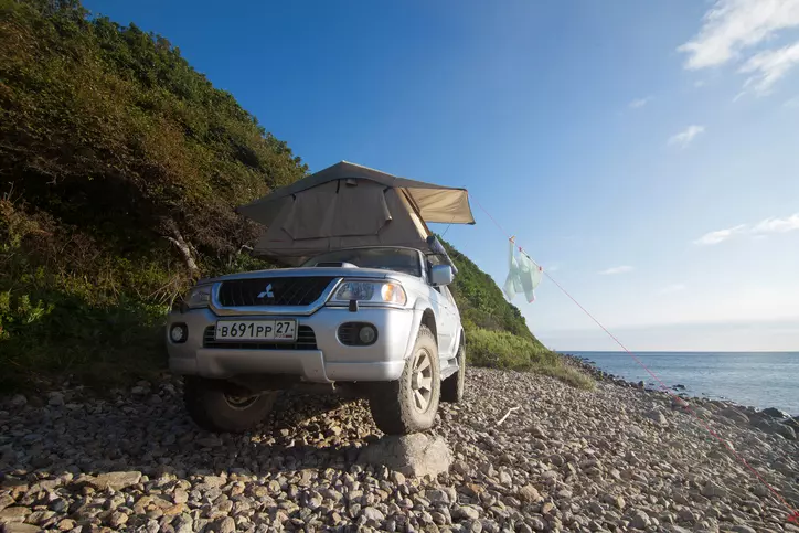 Rooftop truck tent