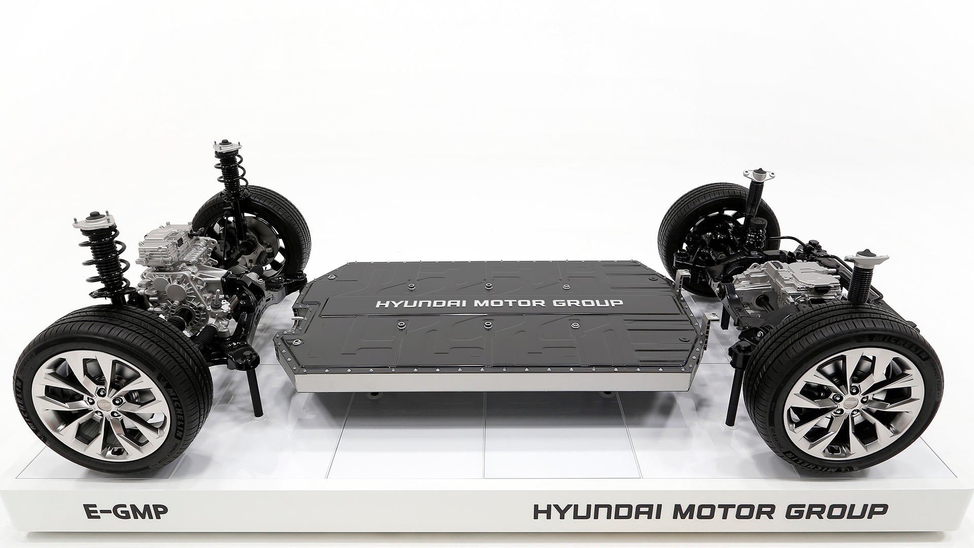 20201202-Hyundai-E-GMP-Hero.jpg