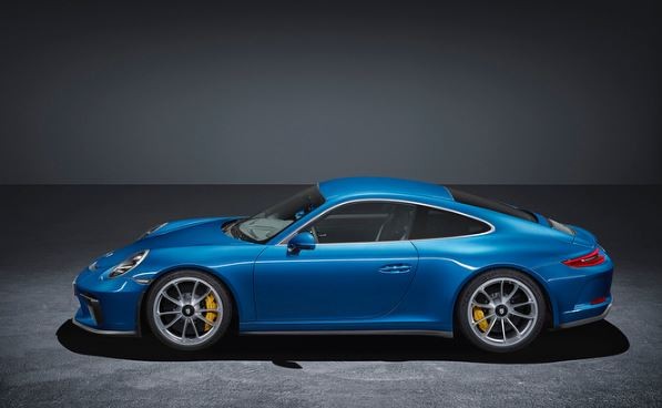 message-editor%2F1505155640563-2018-porsche-911-gt3-touring-package-leaks-online-with-stunning-wingless-look_1.jpg