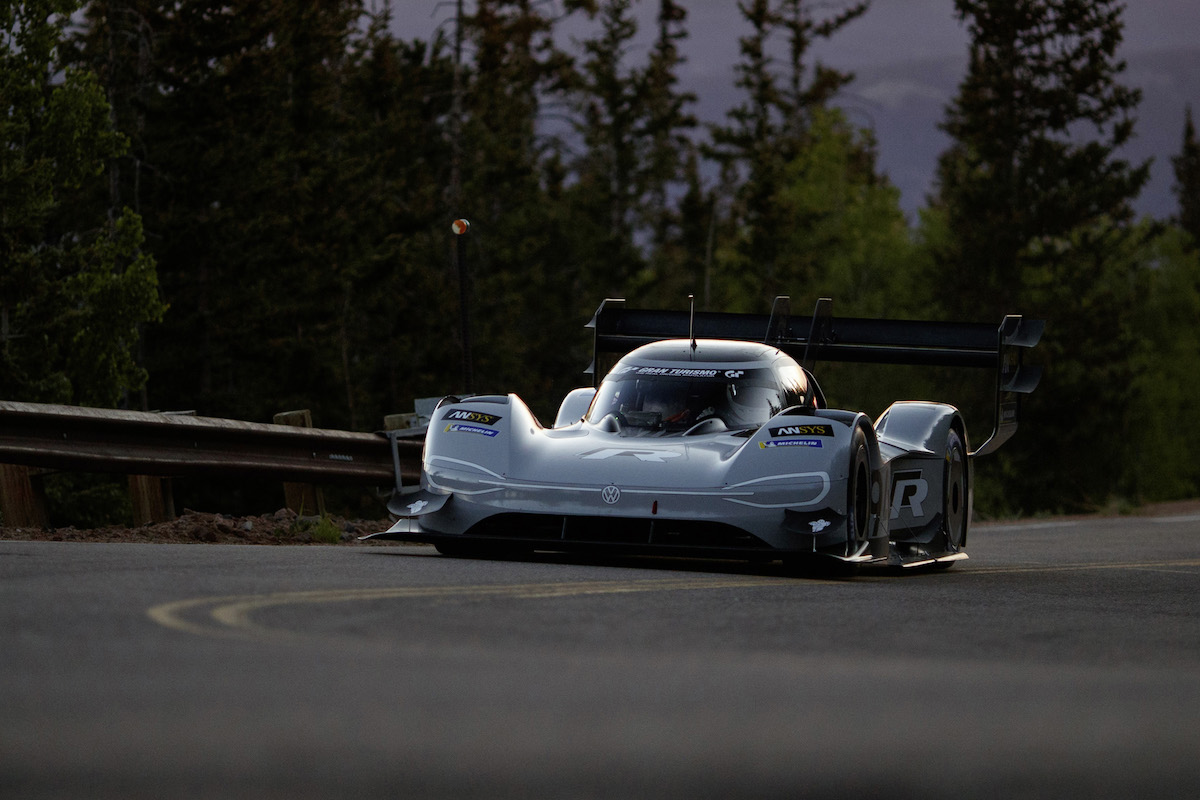 message-editor%2F1529614383280-volkswagen_i._d._r_pikes_peak_sets_fastest_time_in_qualifying-large-8459.jpg