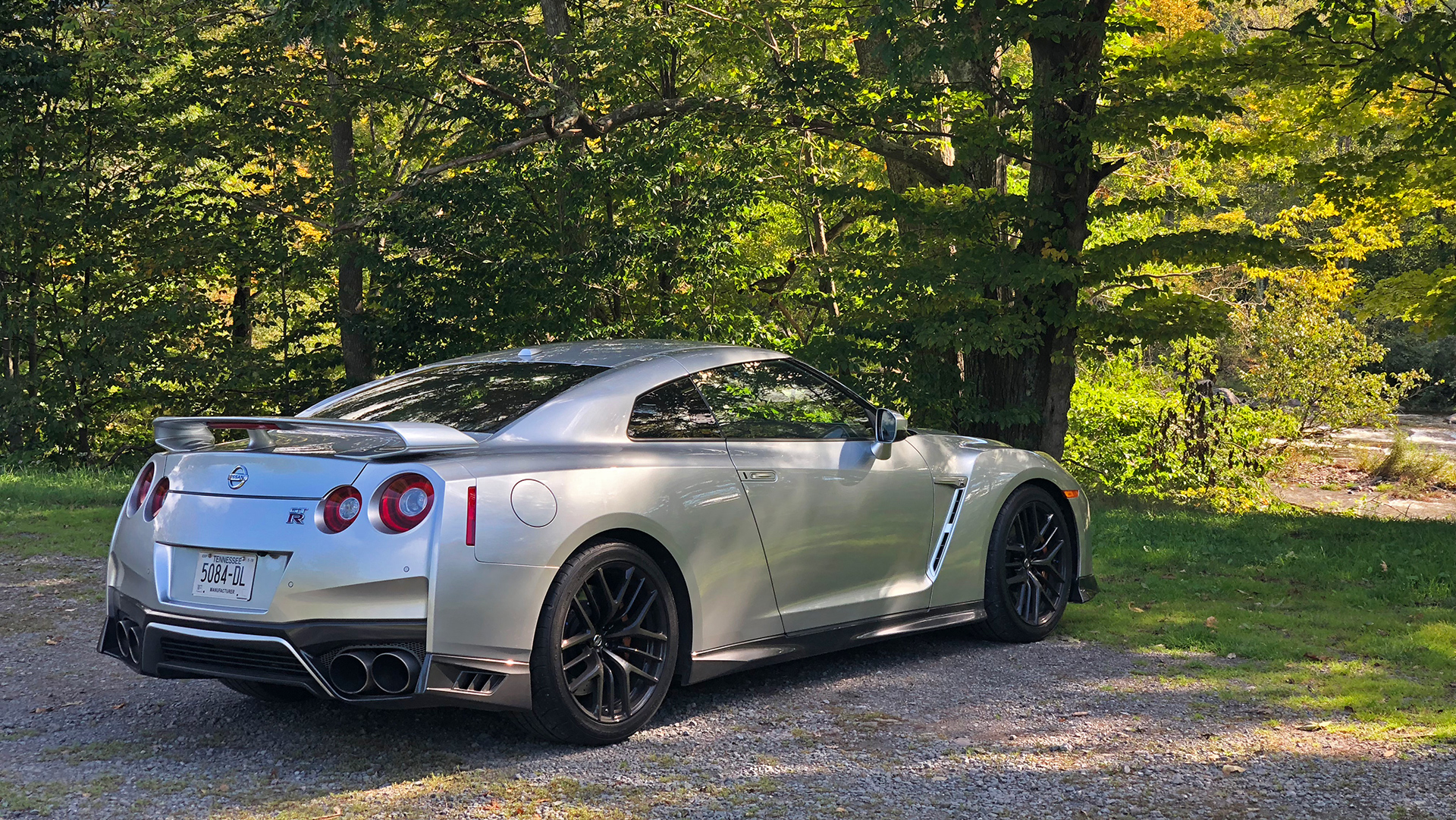 message-editor%2F1539978808717-gt-r-rear-3-4.jpg