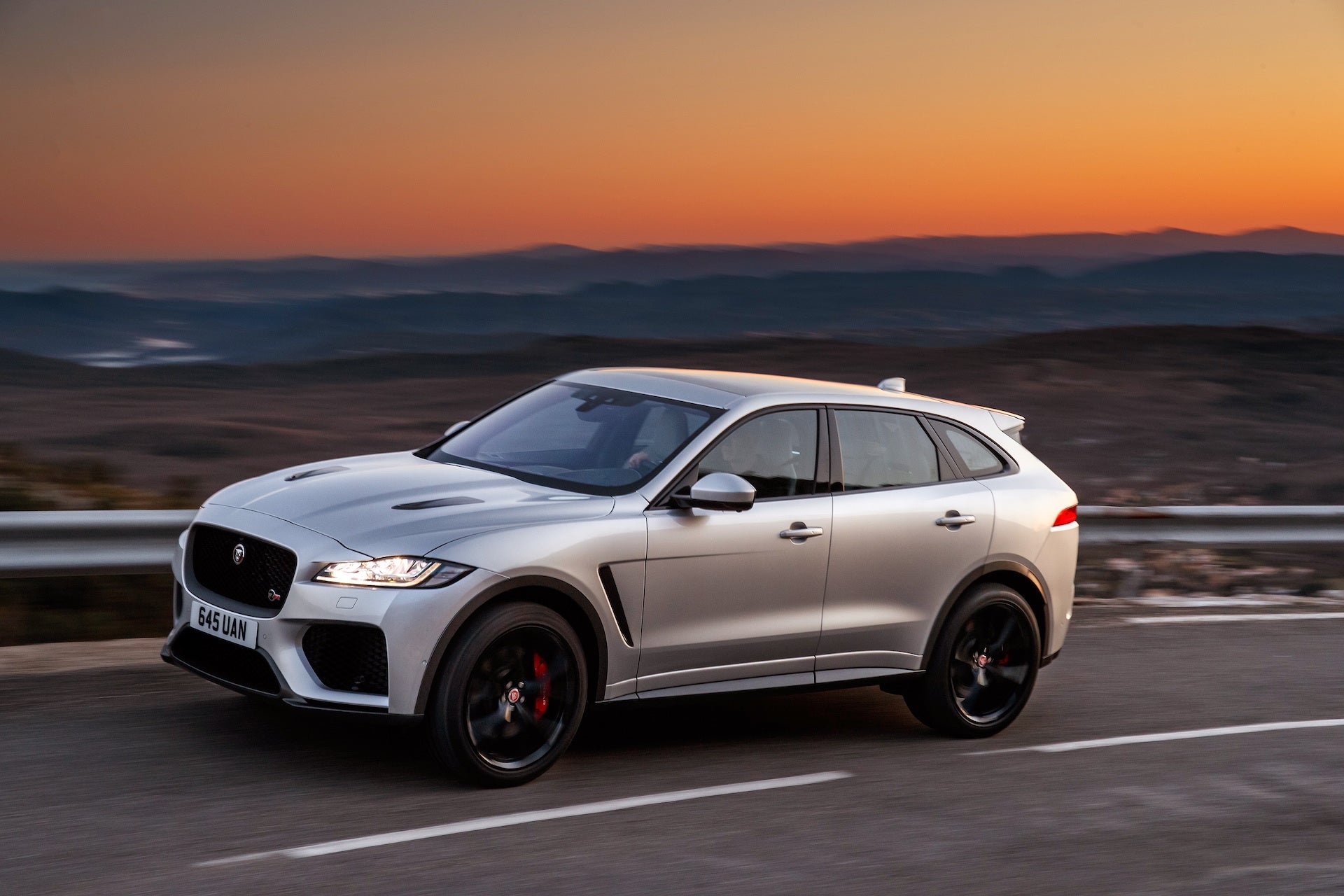 message-editor%2F1556230391276-jag_f-pace_svr_550ps_awd_indussilver_026.jpg