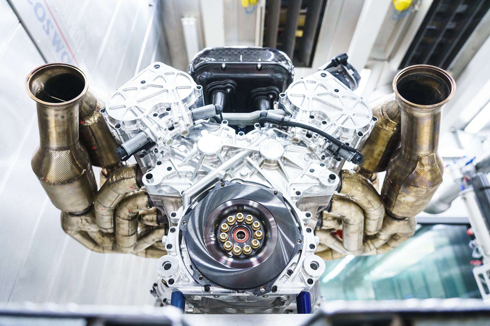 message-editor%2F1562659920672-aston_martin_valkyrie_engine_7-jpg.jpg