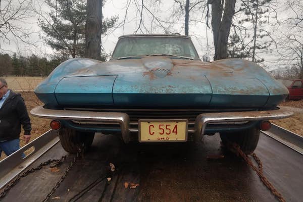 <p class="caption-title">Garage Find 1965 Chevrolet Corvette C2</p>, <i>Speedy
