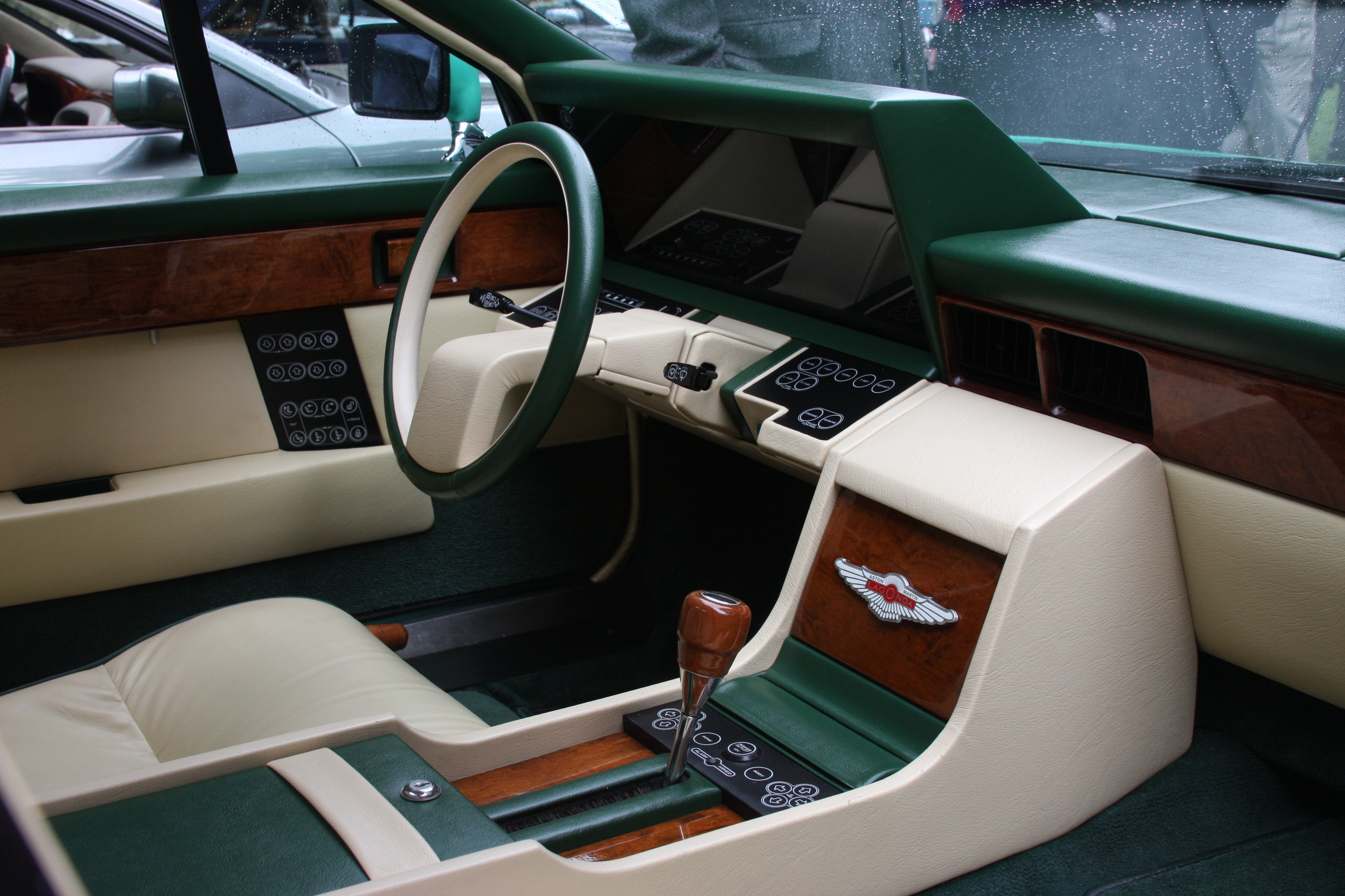 Early Aston Martin Lagonda Series 2 interior., <i>Wikipedia</i>