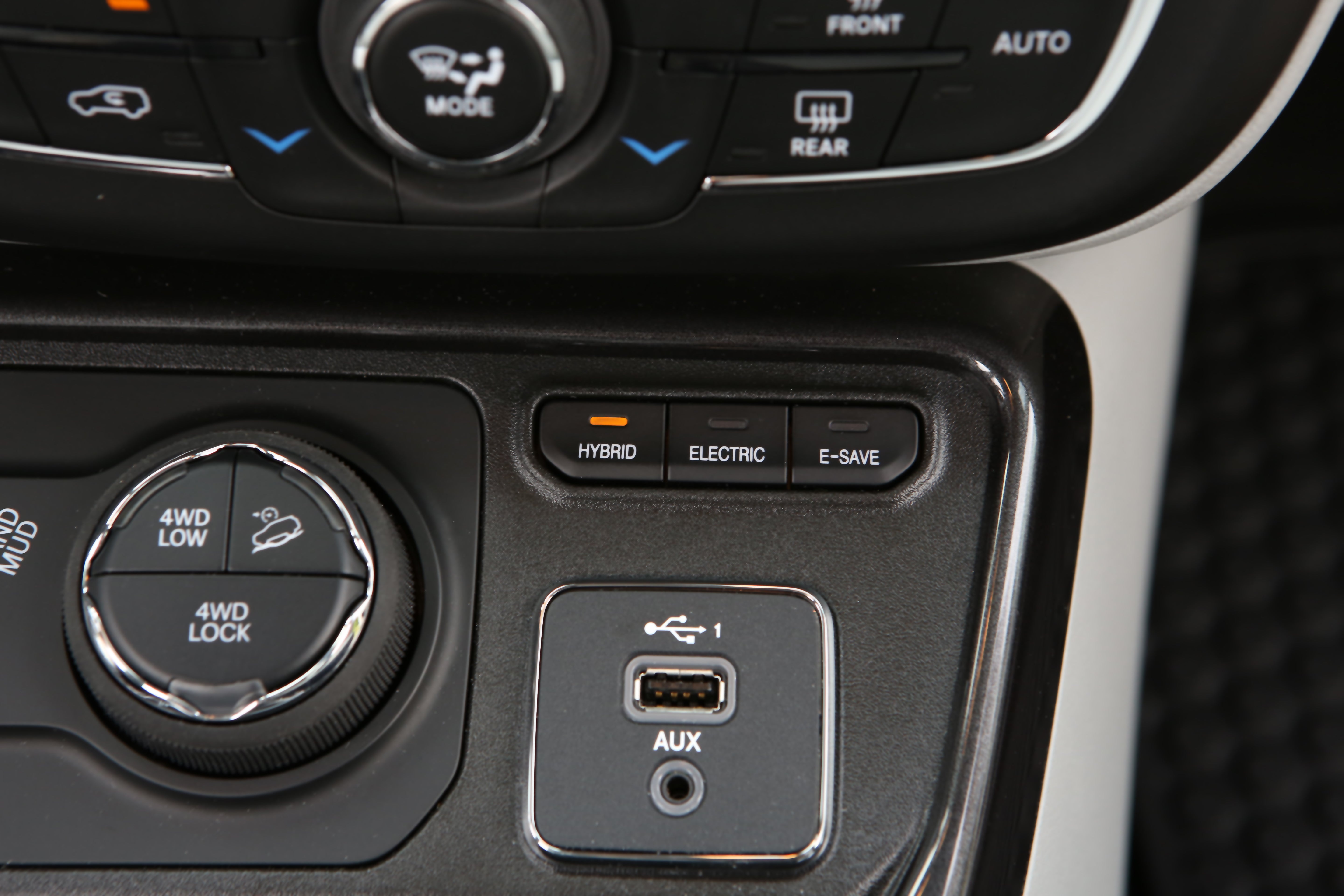 Selec-Terrain controls in the Compass 4Xe Limited, <i>Jeep</i>