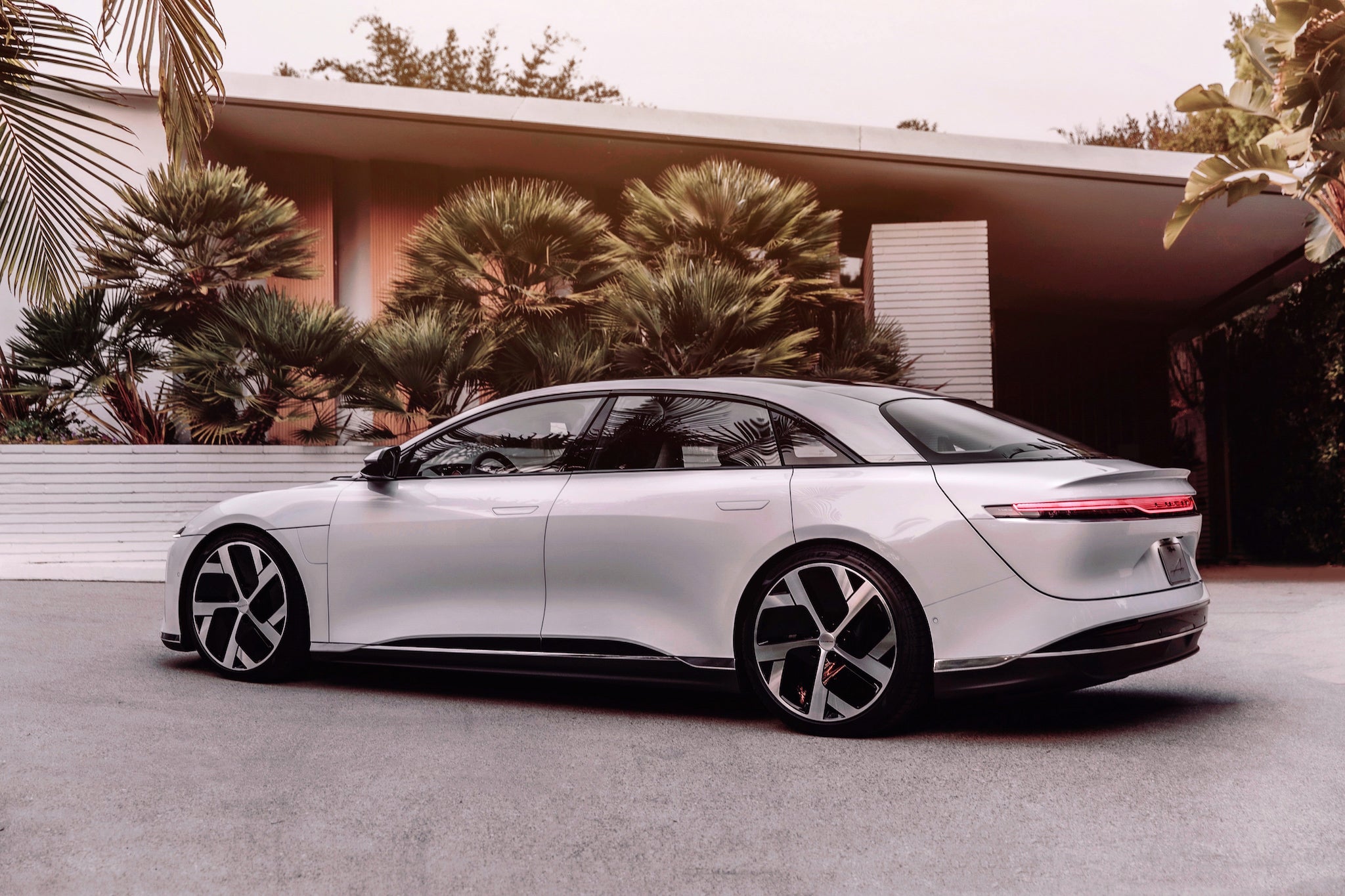 message-editor%2F1631739054491-lucid-air-exterior-08.jpg