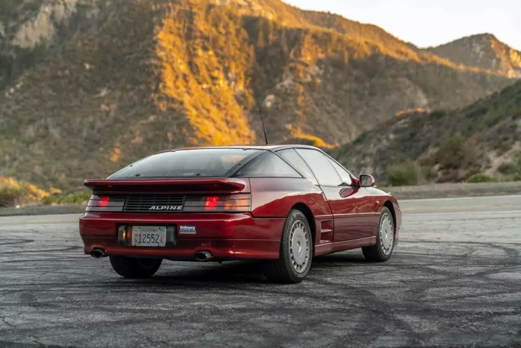 If Nissan Made the BMW 8 Series in the ’80s It Might Have Looked Like This