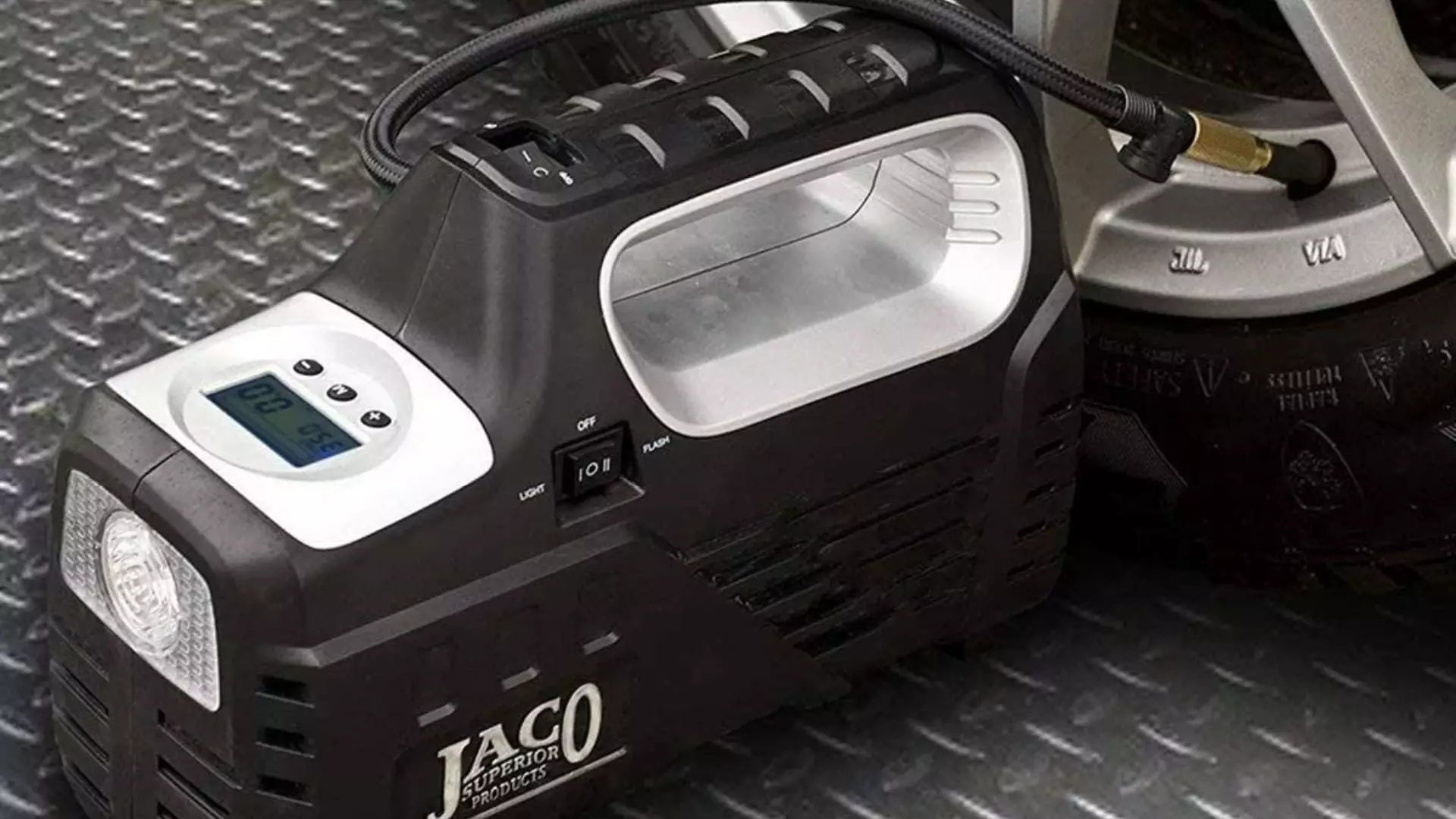 Best AC/DC Tire Inflators (Review &#038; Buying Guide) of 2023 | Autance