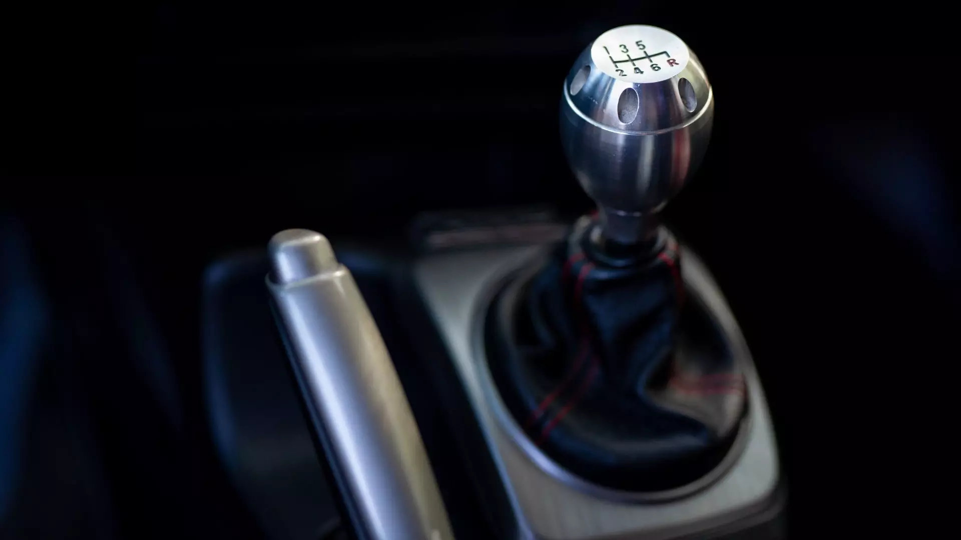What Is a Short Throw Shifter and How Does It Work? | Autance