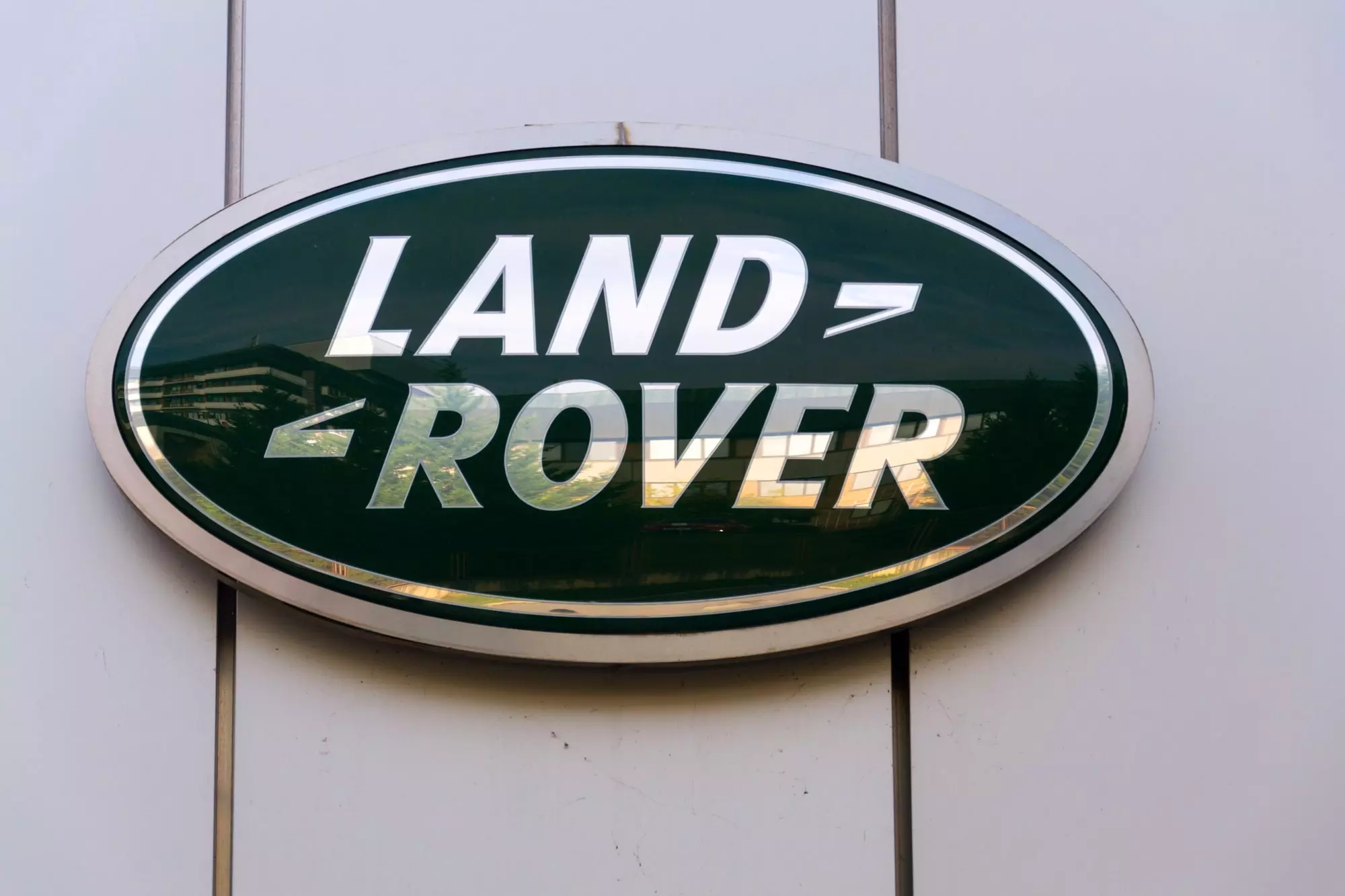 Ins and Outs of Land Rover’s Warranty | Autance