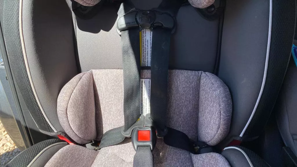 The buckle of a child's car seat.