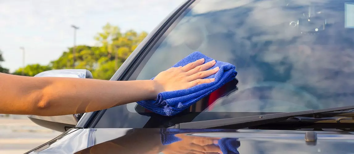 How to Remove Scratches from a Windshield | Autance
