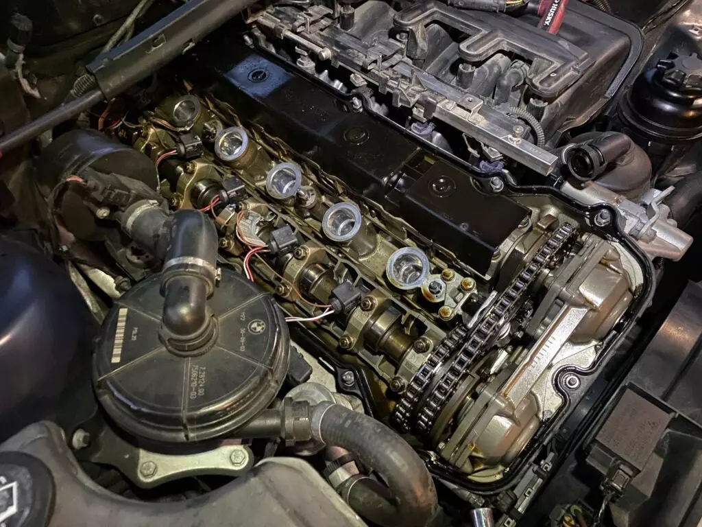 Image of a a 330i ZHP engine with no valve cover,