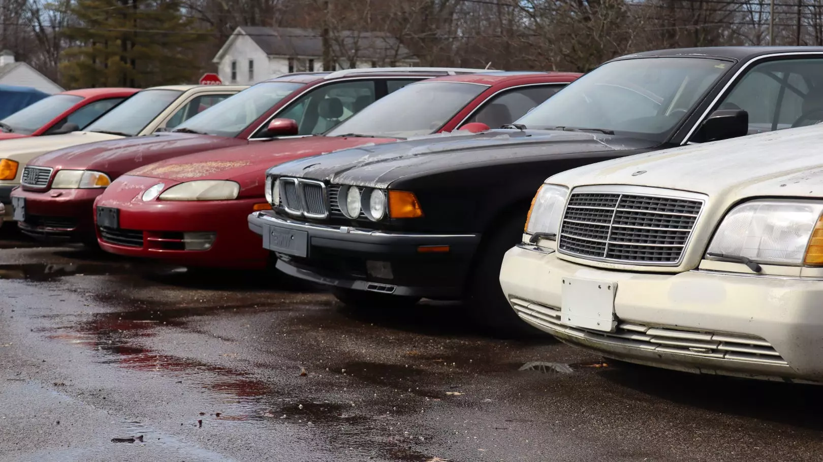 This Abandoned Dealership Is Like a Time Machine to 1999 | Autance
