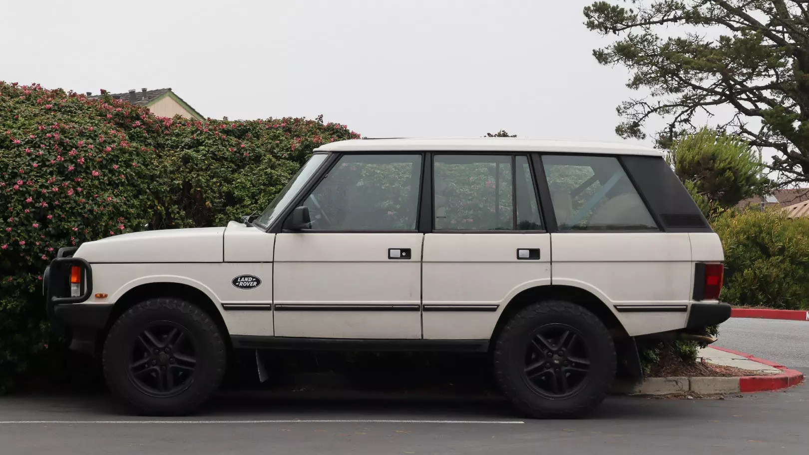 This Range Rover Is Kind of Like a Cartier Bracelet | Autance