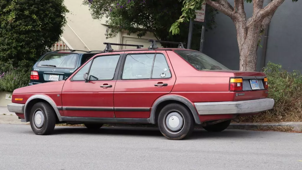 Look at This Incredibly Clean Mk2 Volkswagen Jetta Just Parked on the Street