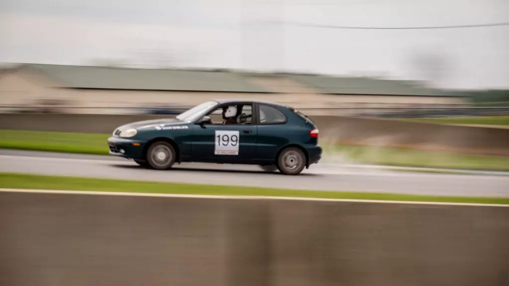 Daewoo Lanos action shot