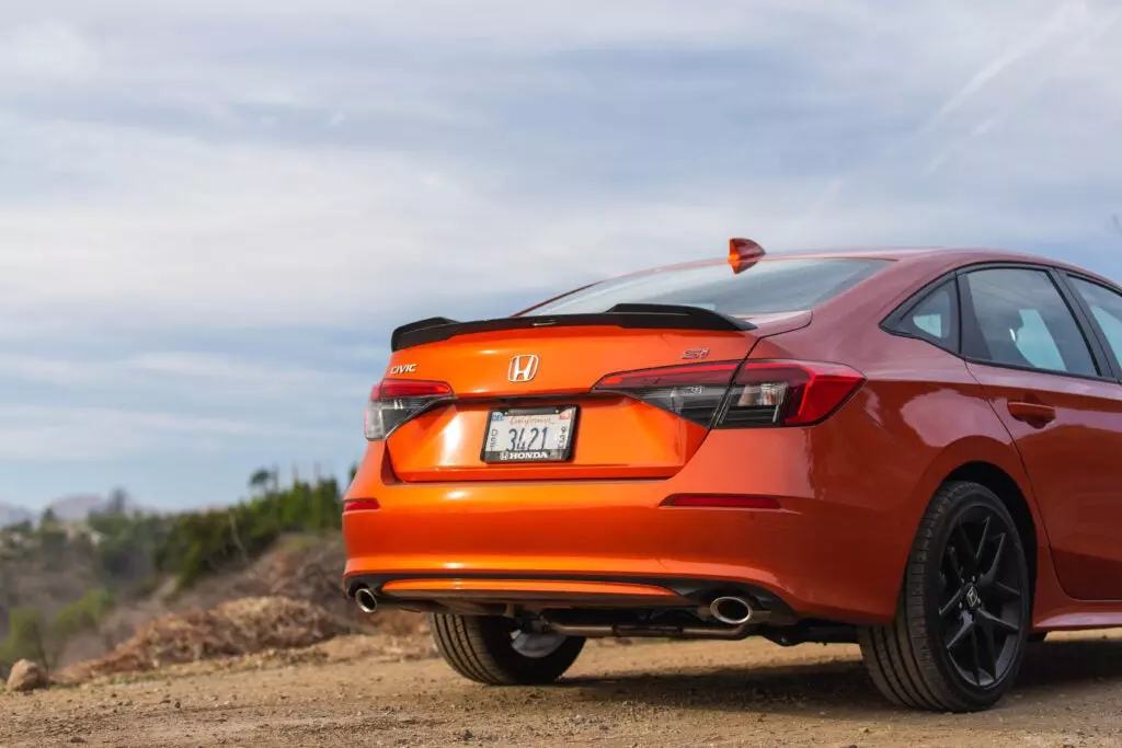 The 2022 Honda Civic Si Keeps the Left Foot Busy and the Right Brain Happy