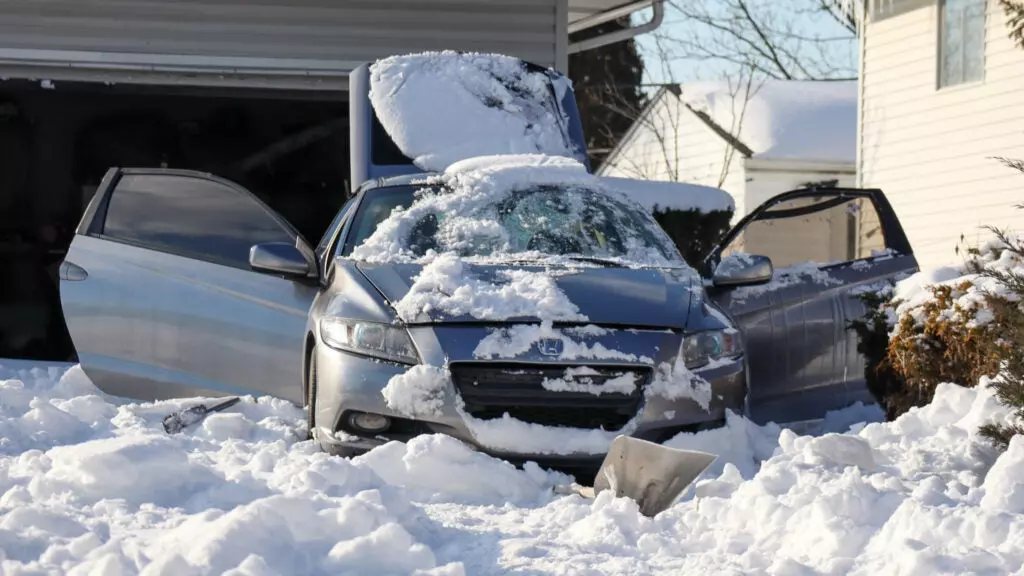 I Shoveled a Foot of Snow From an Elderly Woman’s Driveway To Save This Honda CR-Z