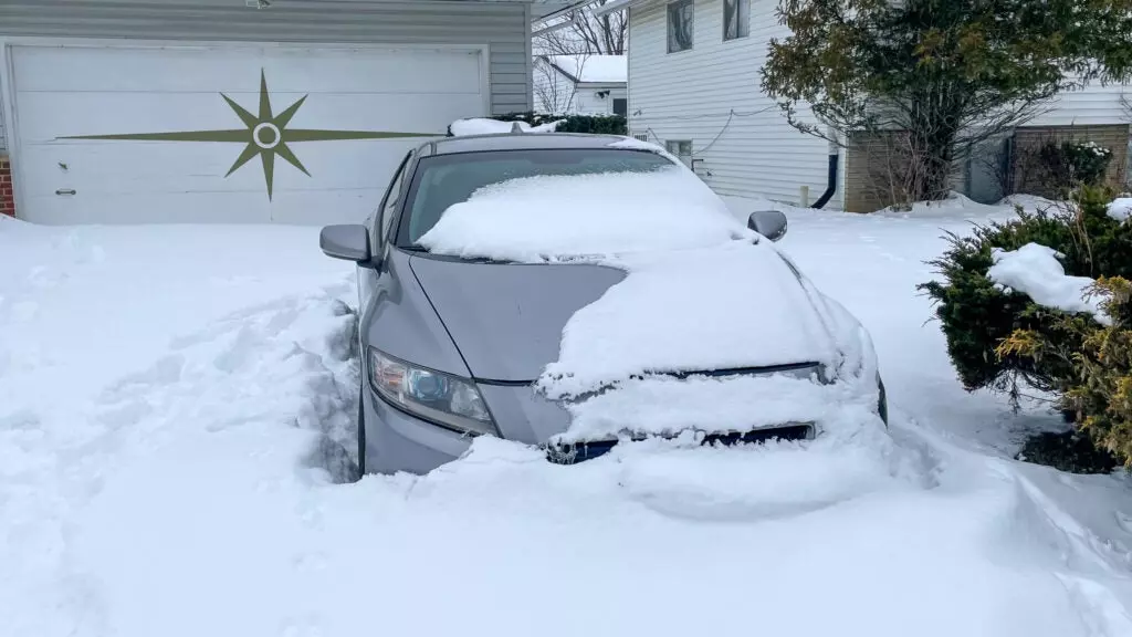 Honda CR-Z Buried in snow
