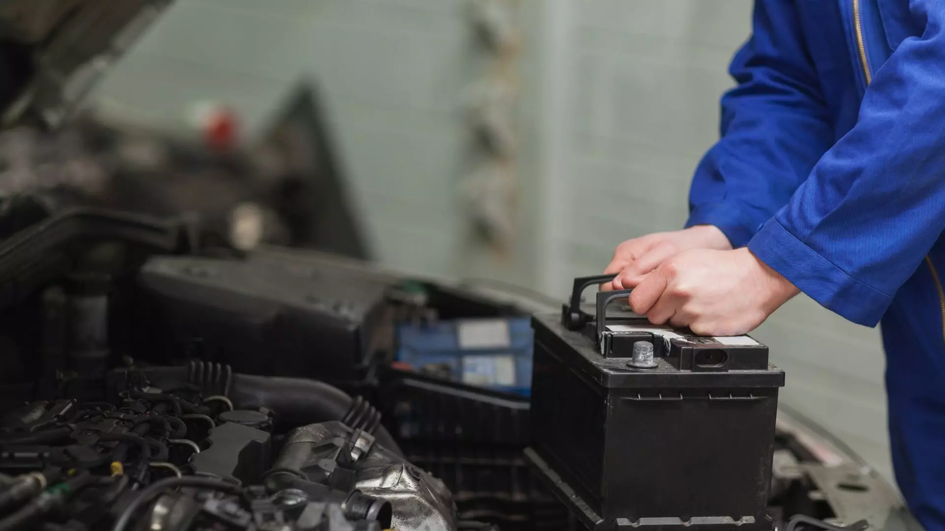 How To Test a Car Battery Without Equipment