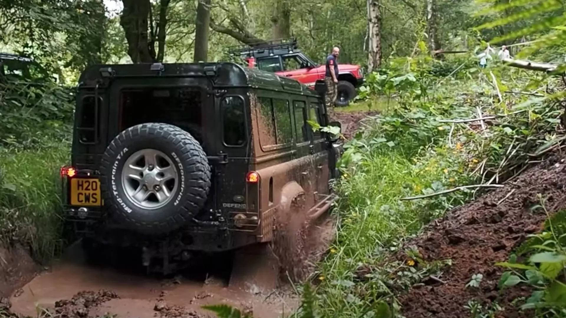 This Double-Winch Rescue Was an Amazing Moment in Off-Road Recovery