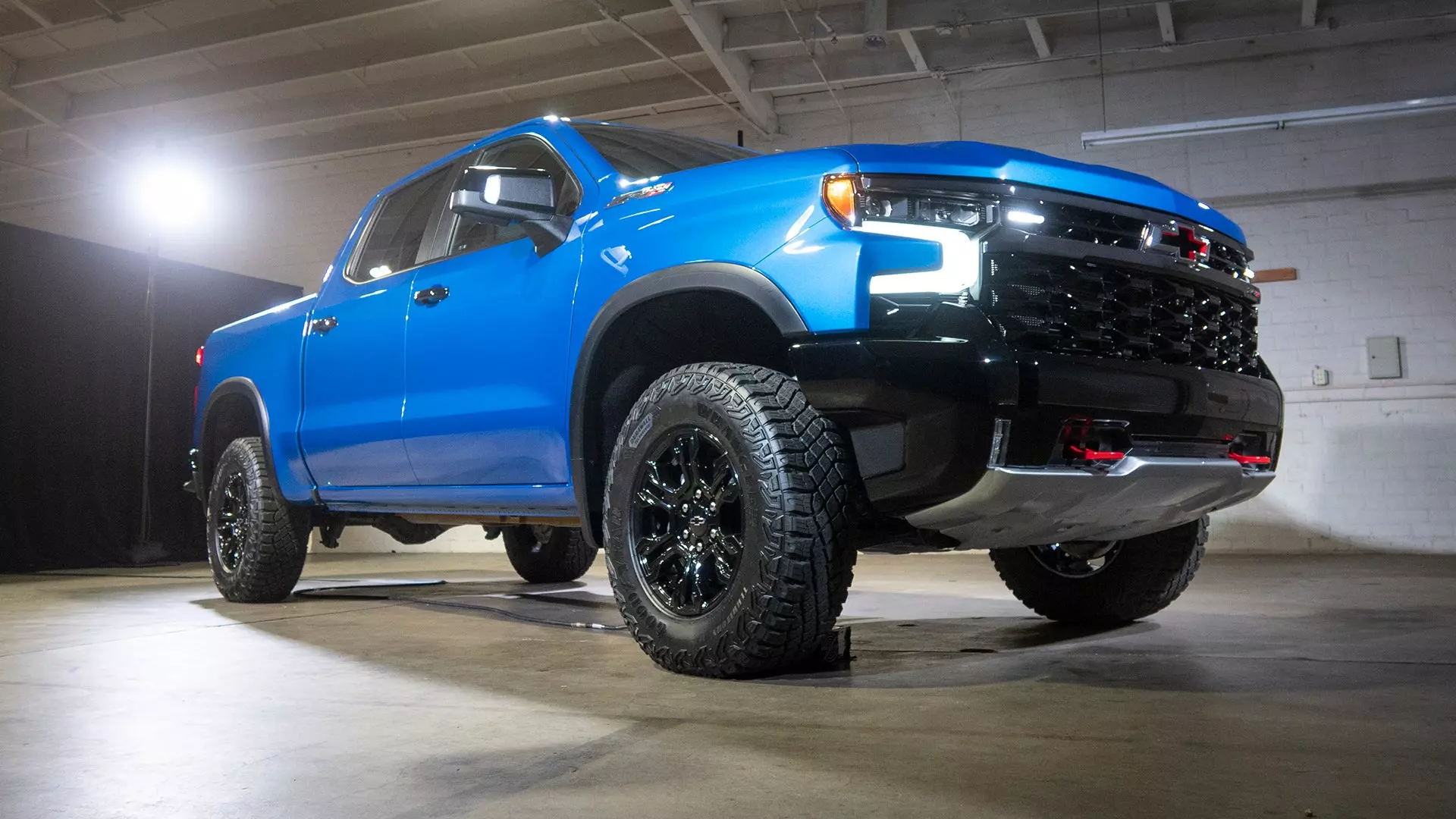 The ZR2 Off-Road Treatment Really Saves the Chevy Silverado’s Design (Pic Gallery) | Autance