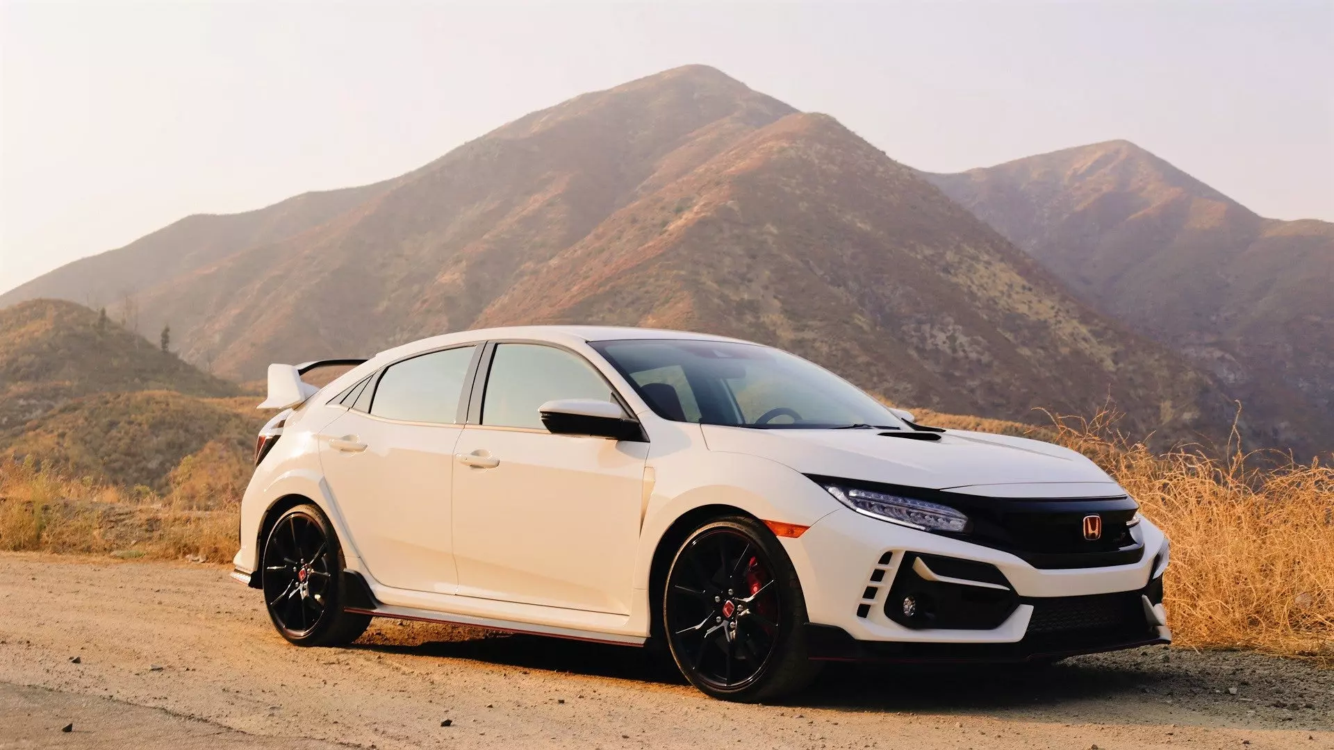The Civic Type R Could Make a Front-Wheel Drive Evangelist Out of Almost Anyone