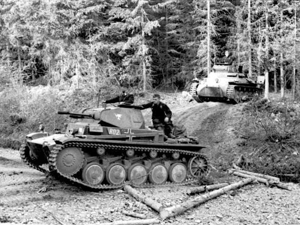 history-tanks-panzer-ii-art.jpg