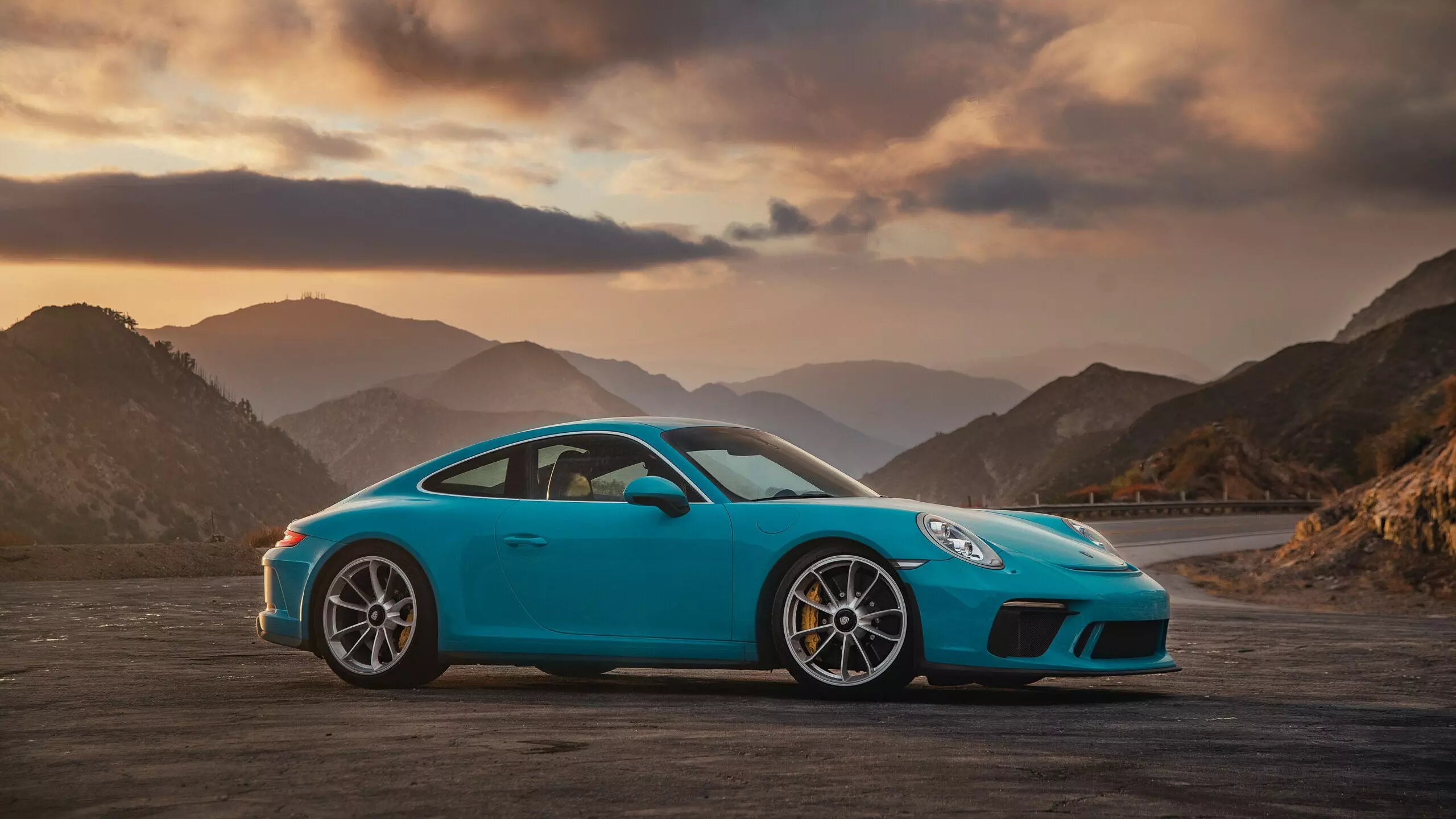 A Miami Blue Porsche 911 GT3 Touring Is Just Right by Jesus