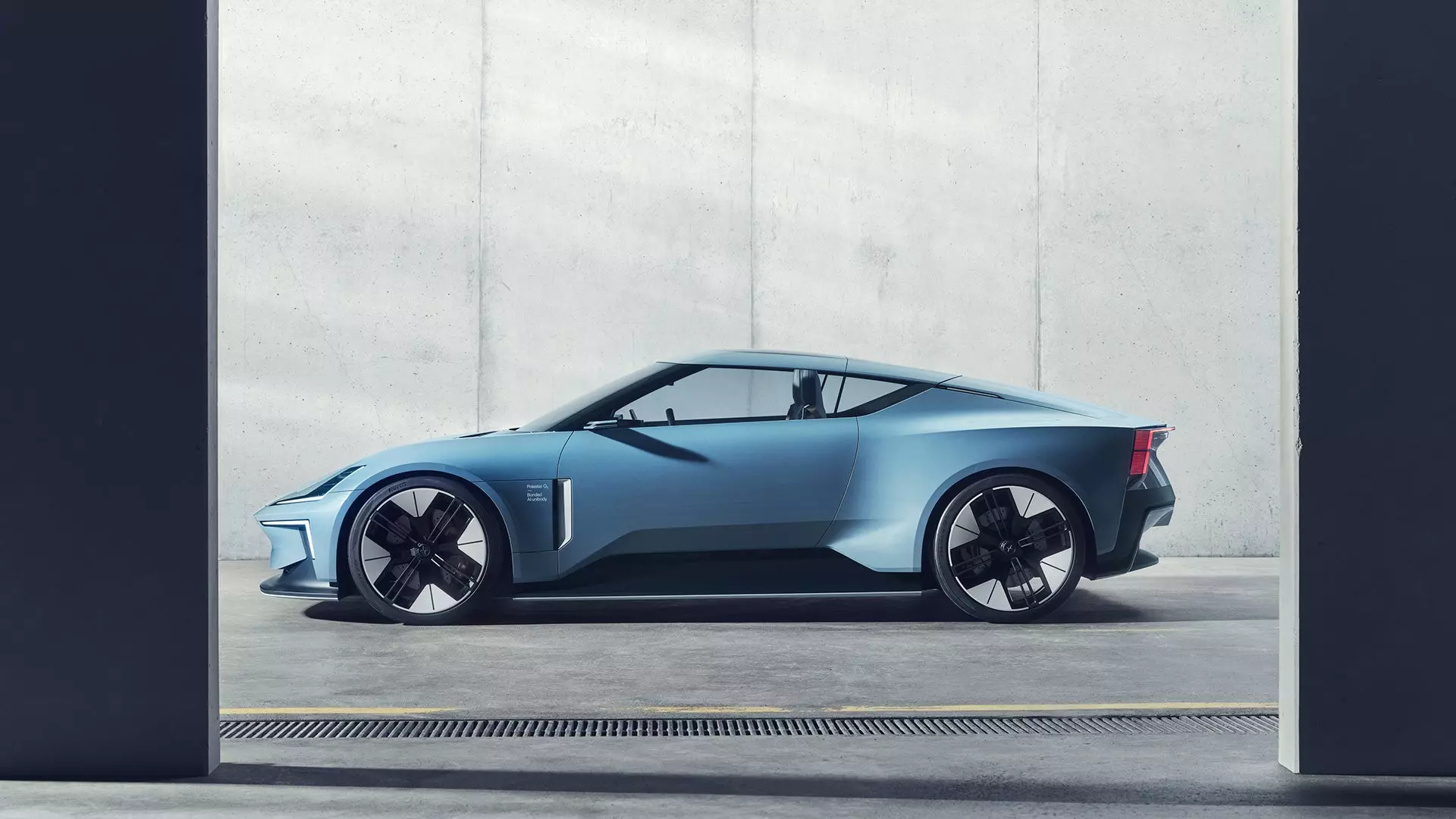 Without an Engine, the Polestar O2 Has Room for a Retractable Roof and a Drone | Autance