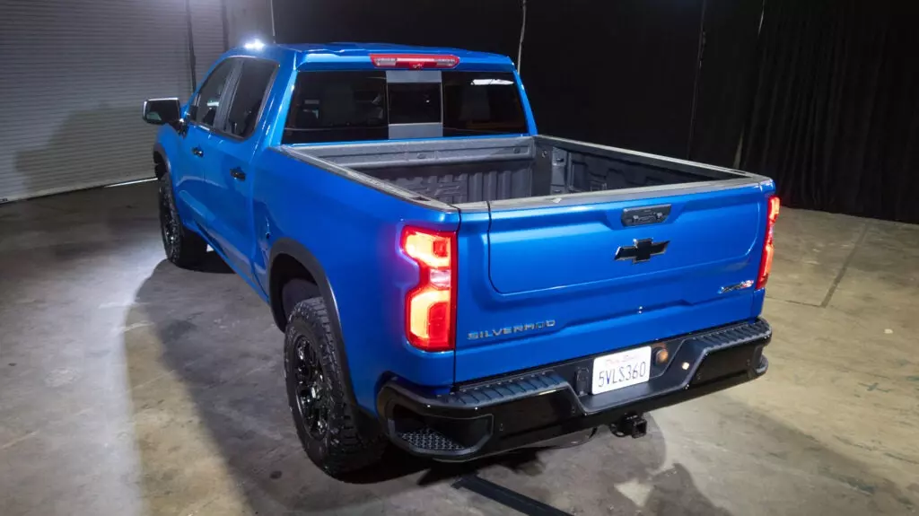 The ZR2 Off-Road Treatment Really Saves the Chevy Silverado’s Design (Pic Gallery)