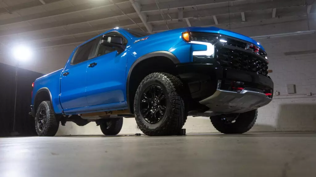 The ZR2 Off-Road Treatment Really Saves the Chevy Silverado’s Design (Pic Gallery)