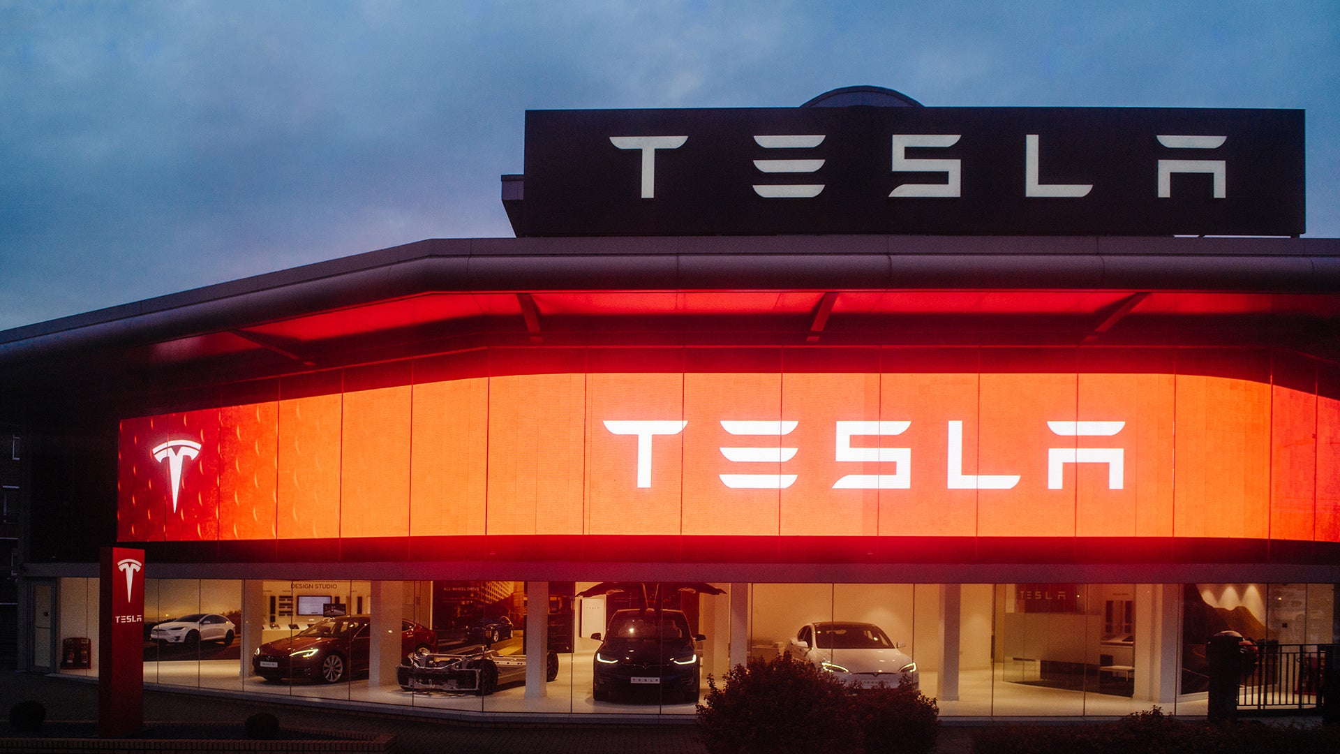 Another Fire Sees Tesla Push Software Update to Model S and Model X