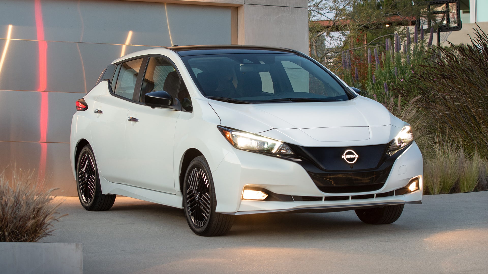 2023 Nissan Leaf Gets Refreshed and Simplified. Yes, It’s Still a Bargain