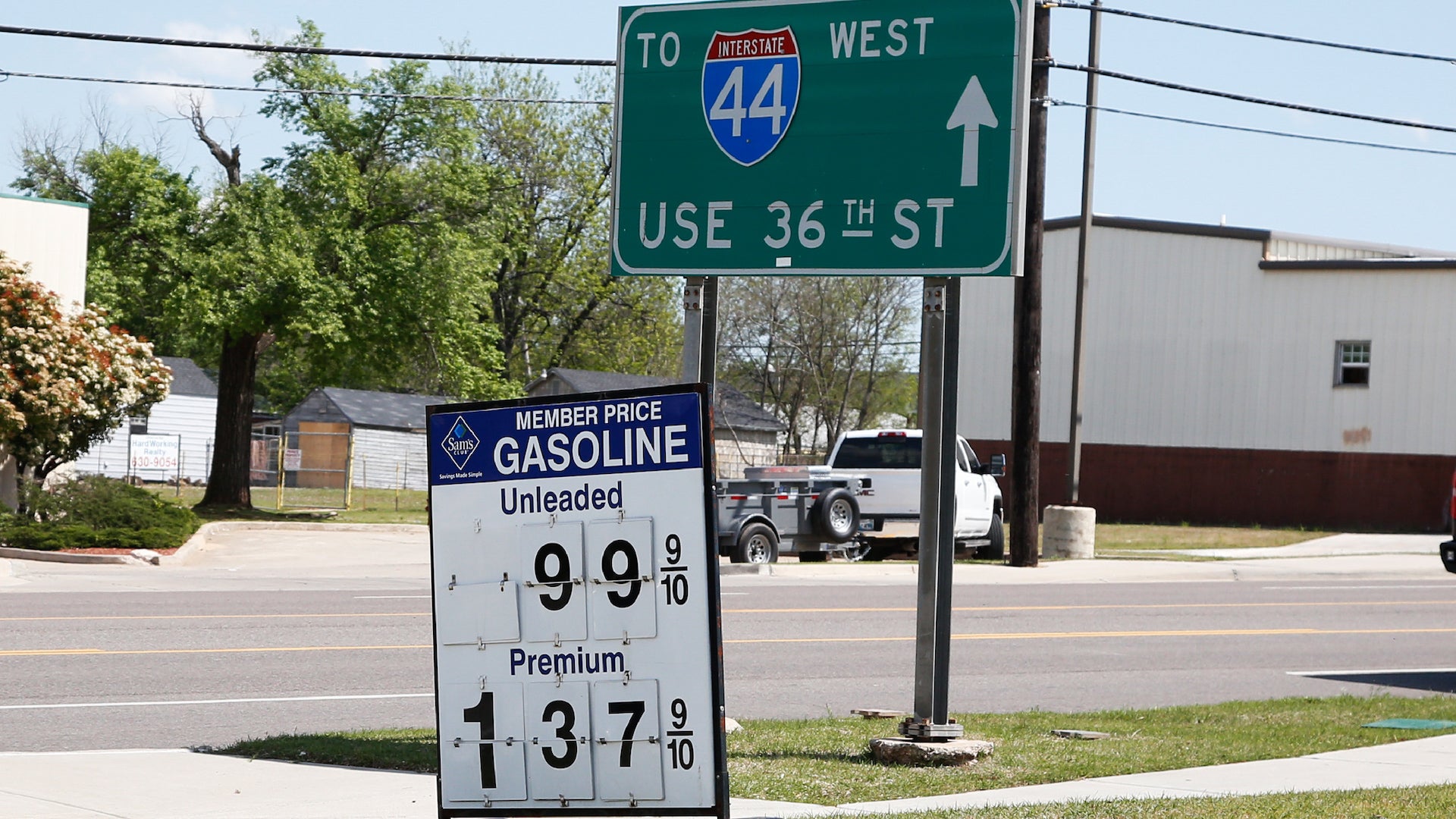 National Gas Price Average Drops to $1.80 Per Gallon, Lowest Since 2004