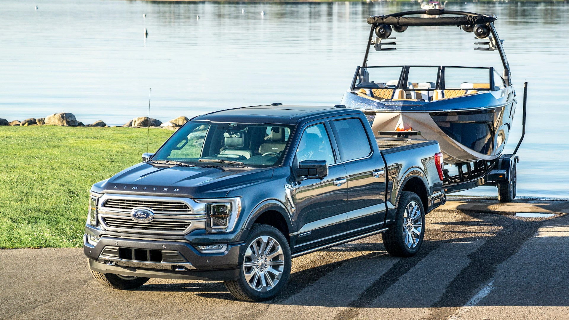 Hybrid 2021 Ford F-150 PowerBoost Targets 700-Mile Range, 12,000-Pound Tow Rating