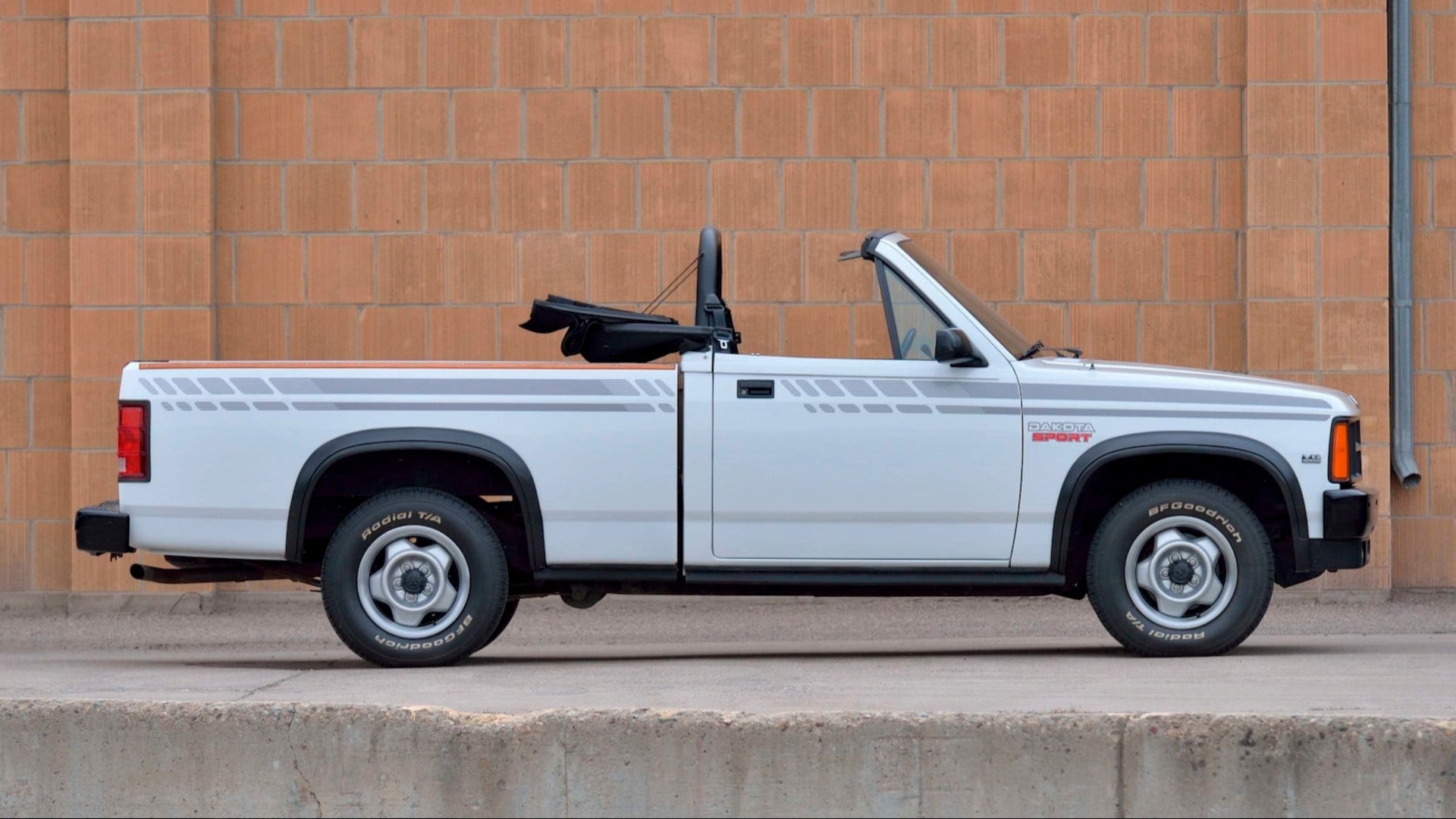 Peak Rad Cruiser: This 1990 Dodge Dakota Convertible Is Headed to Auction