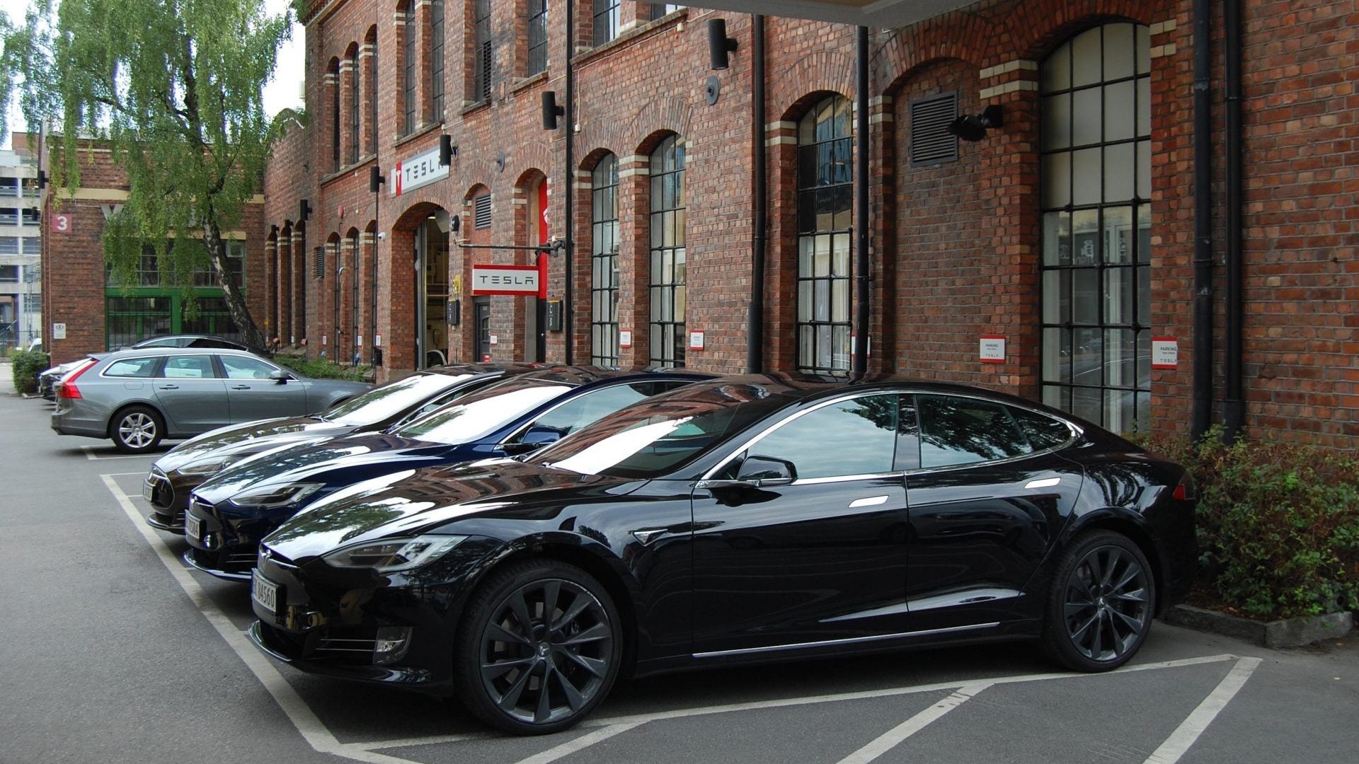 Tesla’s Free Over-the-Air Software Update Increases Power and Performance