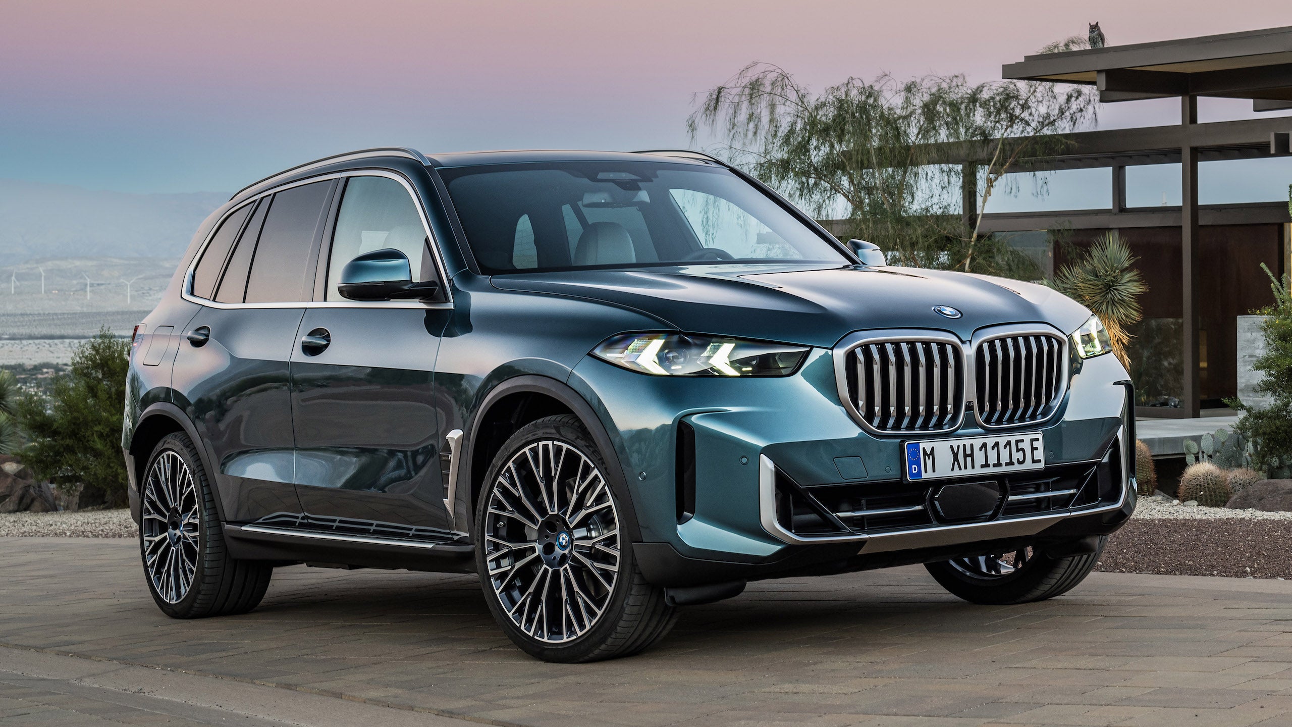 2024 BMW X5 and X6 Get New V8, More Powerful Inline-Six, iDrive 8
