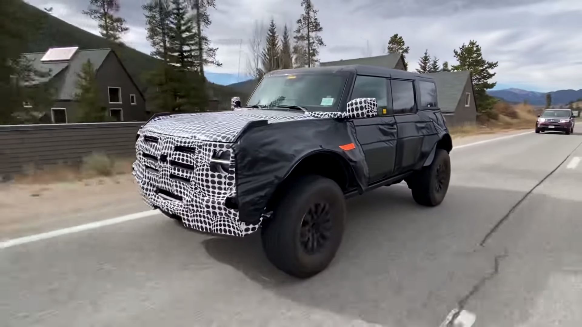 See the Ford Bronco Warthog Prototype and Its 37-Inch Tires in Motion