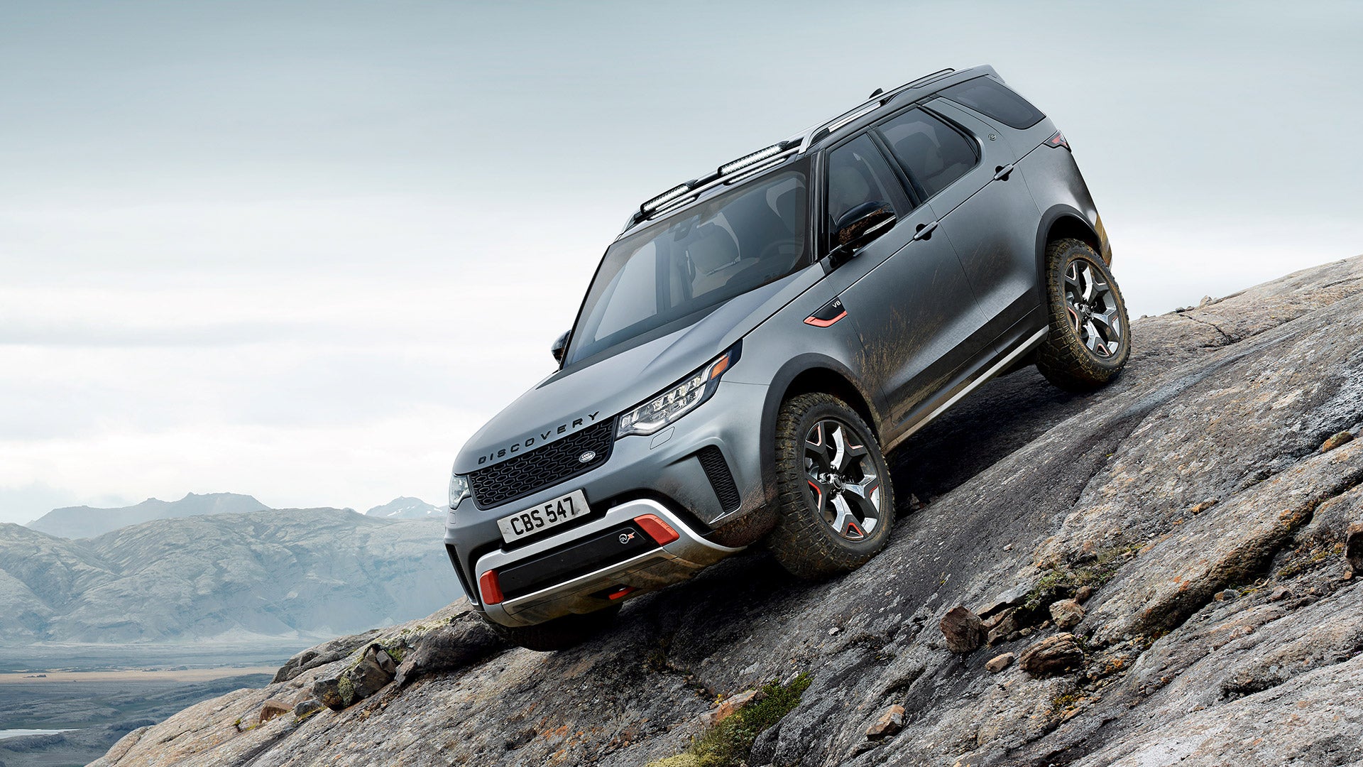 The New Land Rover Discovery SVX Is an Off-Road Monster With a Supercharged V8