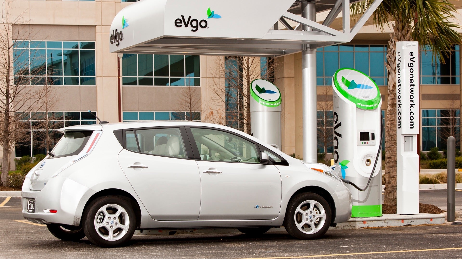 Nissan Linking Boston and Washington, D.C. With Electric Car Charging Stations